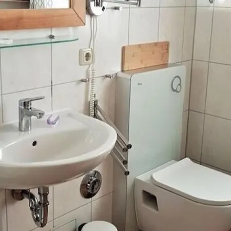 Hotel Waldstr 34 Wo 05 *